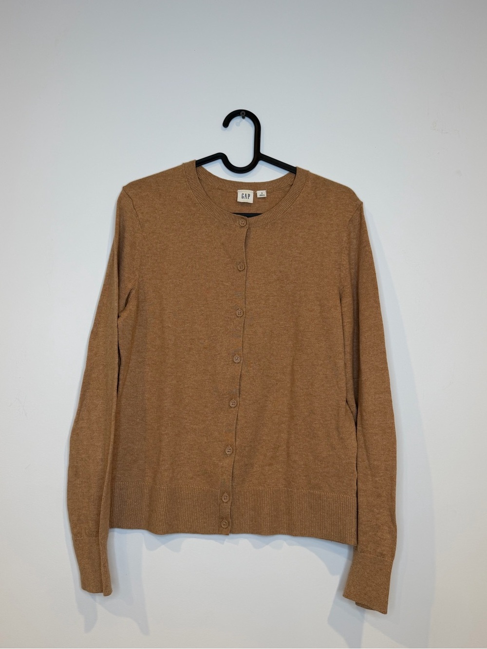 GAP Women's Button-Up Crewneck Cardigan in Camel Brown